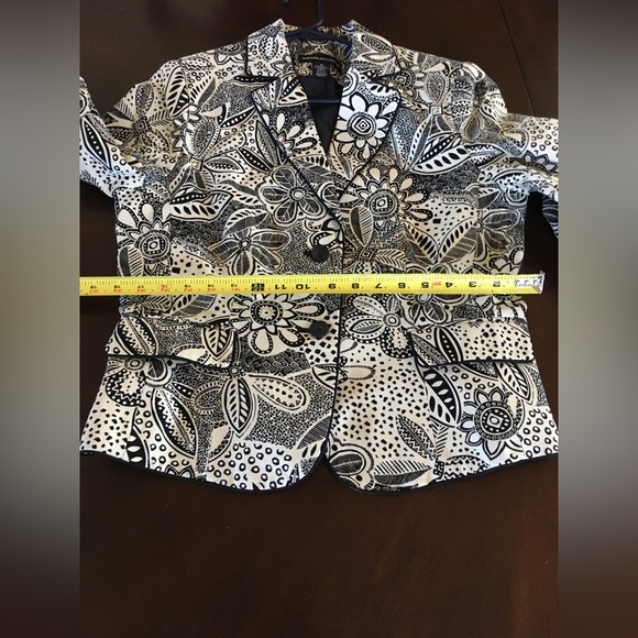 Norton McNaughton-Size 10-Black and White Lined Floral Blazer- - Picture 13 of 16